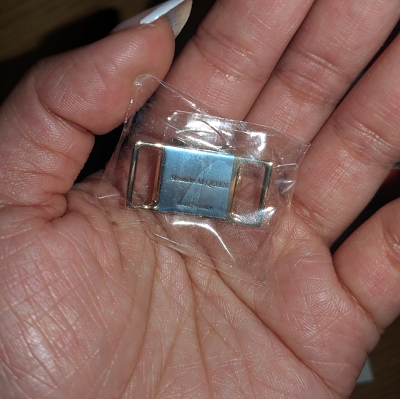 21. NEW ALEXANDER MCQUEEN BUTTERFLY SHOELACE PLATE - Picture 7 of 7